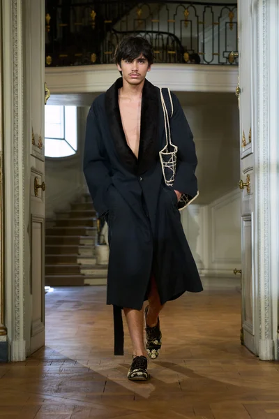 Look 30